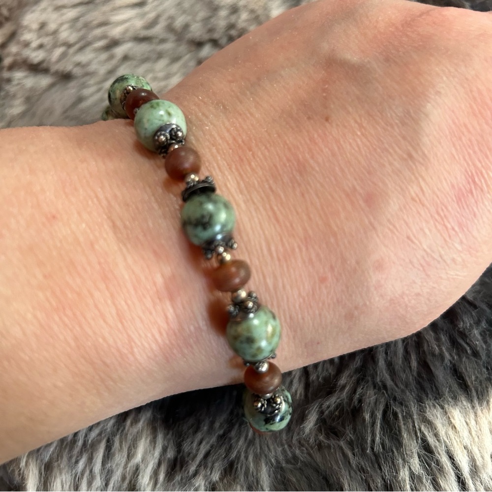 Handcrafted genuine kiwi stone and carnelian beaded bracelet